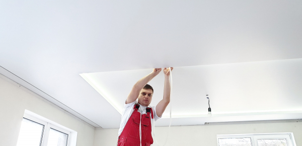 Натяжной потолок в санузел под ключ в подарок