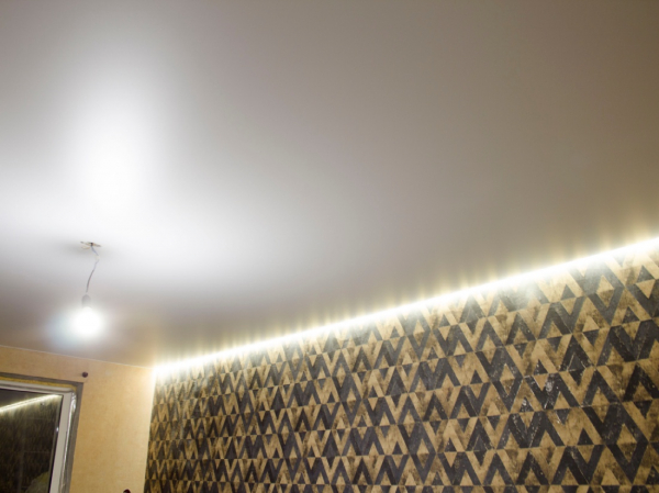 Парящий натяжной потолок