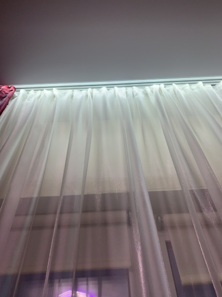 Натяжной потолок со скрытой нишей под карниз