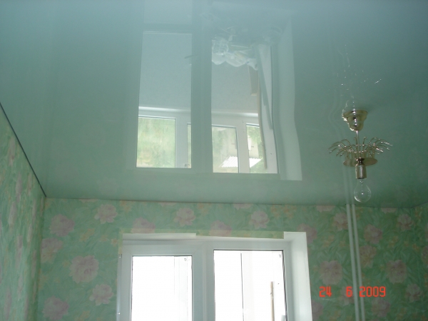 Фотографии глянцевых потолков