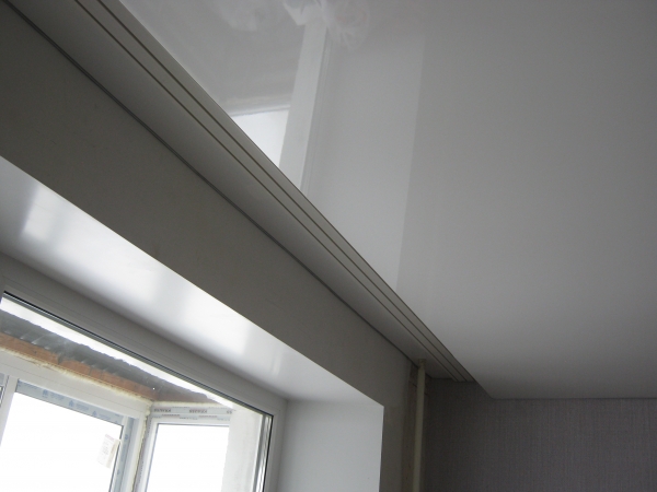 Натяжной потолок в санузел под ключ в подарок