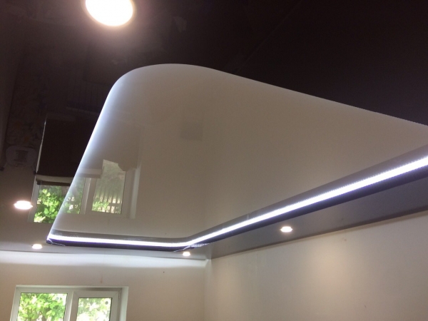 Натяжной потолок в санузел под ключ в подарок